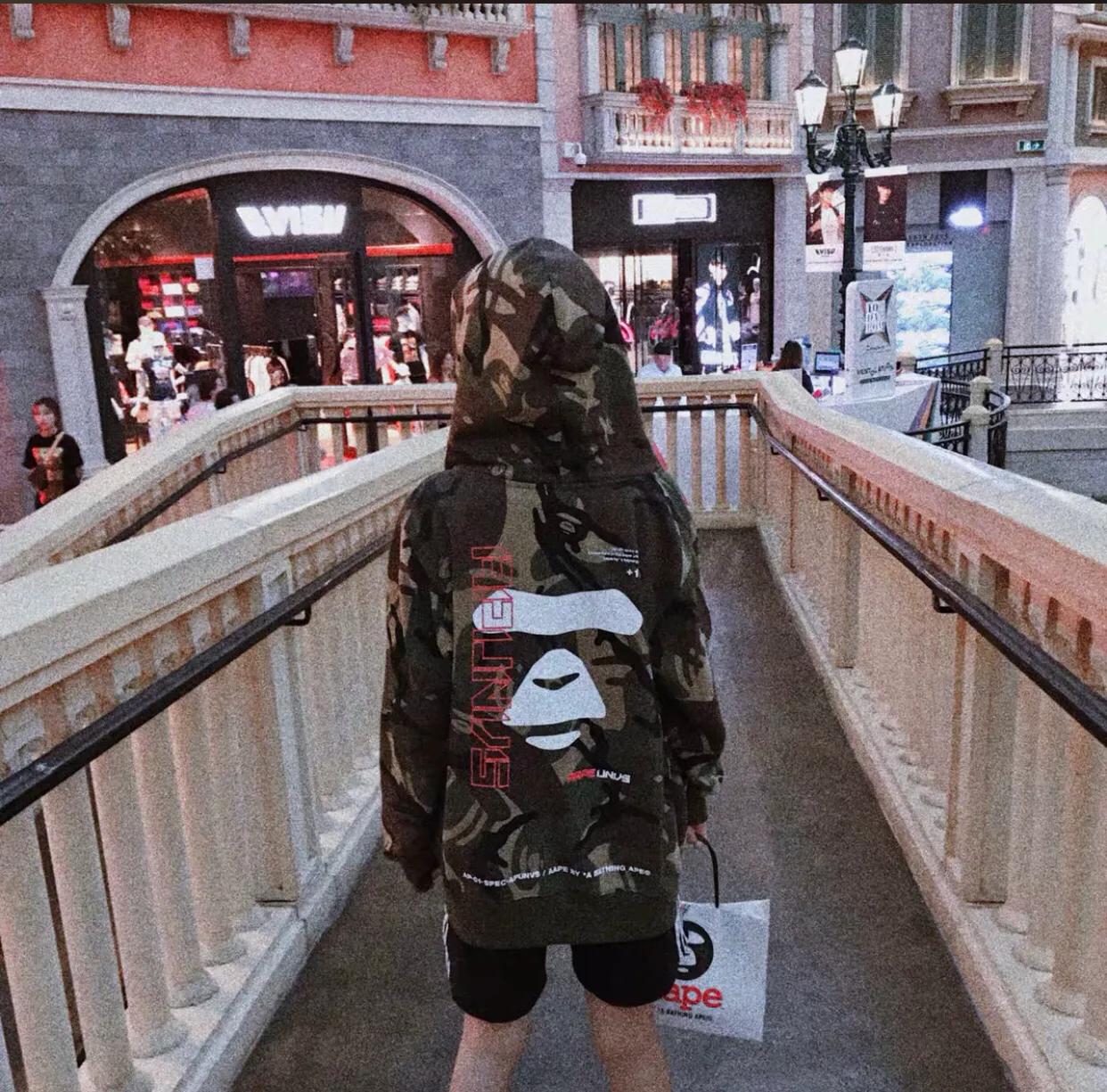 bape和aape的区别谁贵点,bape和aape的码差别大吗