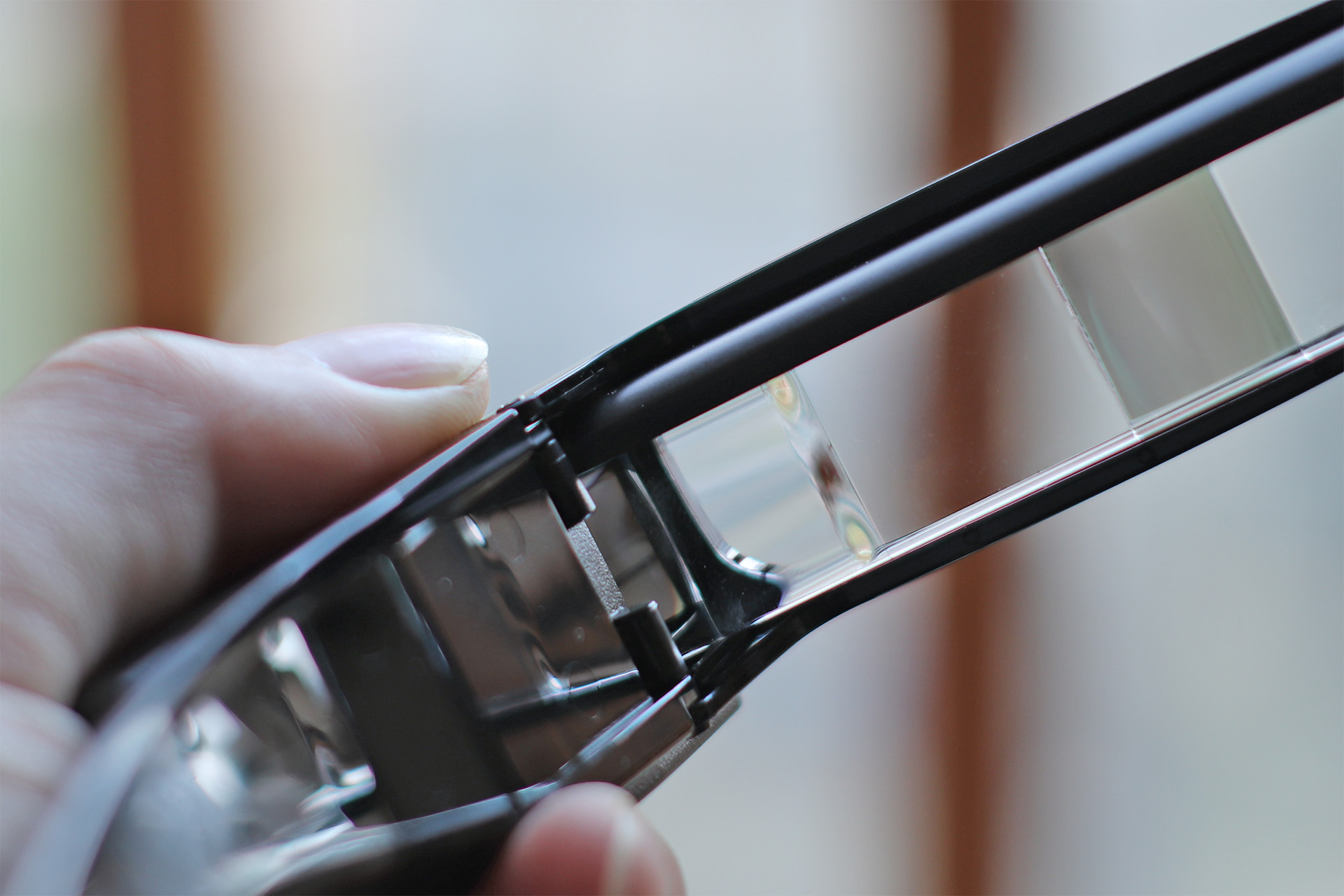 忘掉GoogleGlass,看这边｜EpsonMOVERIOBT-30C智能眼镜体验