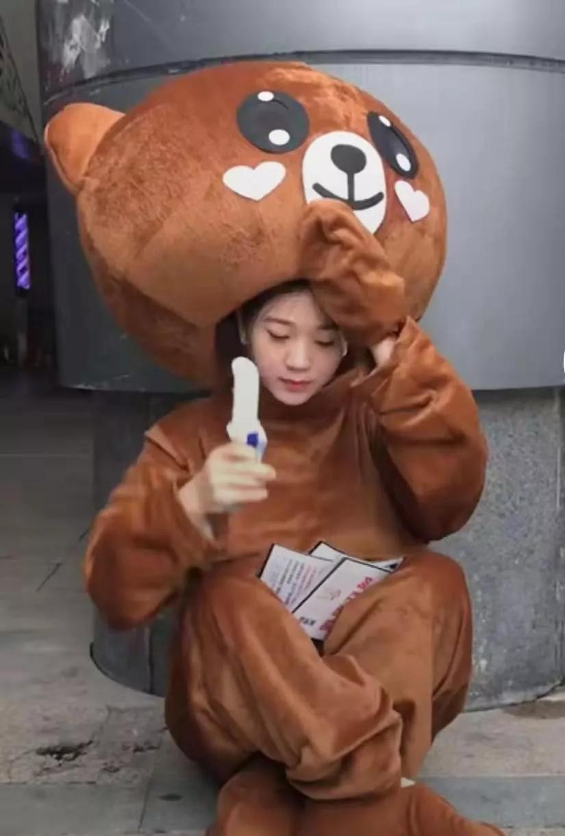 自我包装、产品贴牌、三级代理，网红抖商“小小如”变现记