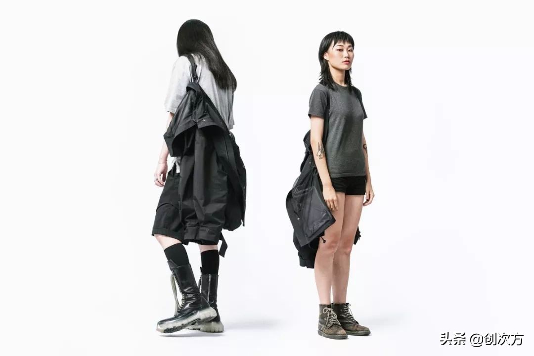 下雨可以穿漂亮的雨衣,下雨雨衣怎么穿不遮路