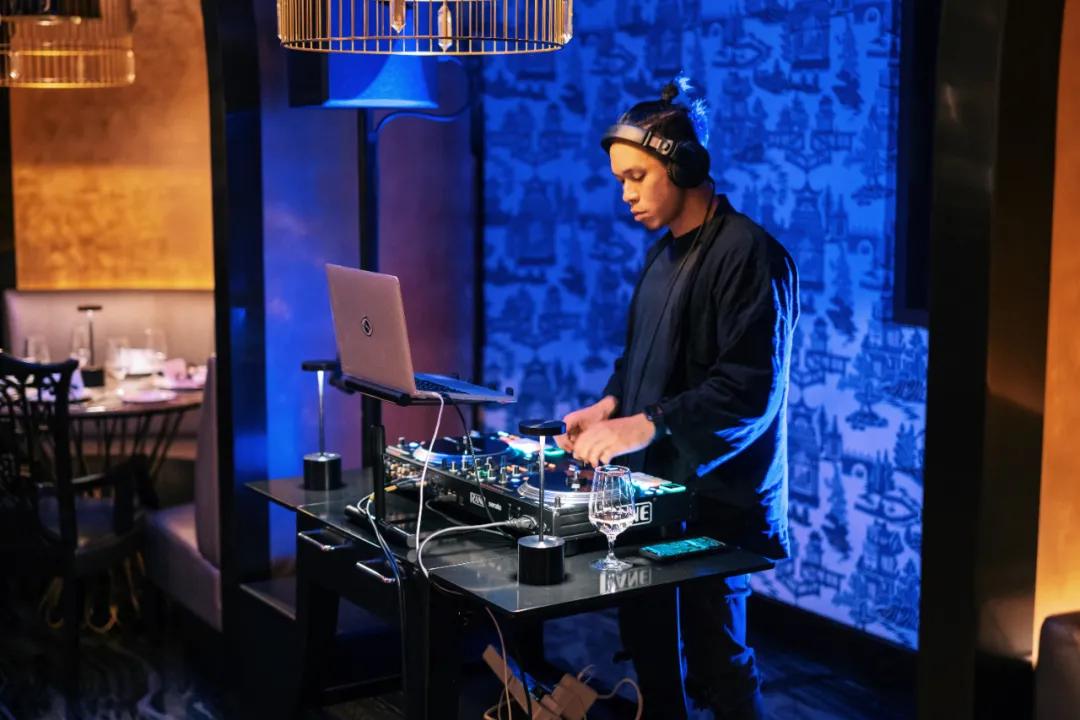 200元住总统套房,200块住酒店吃大餐