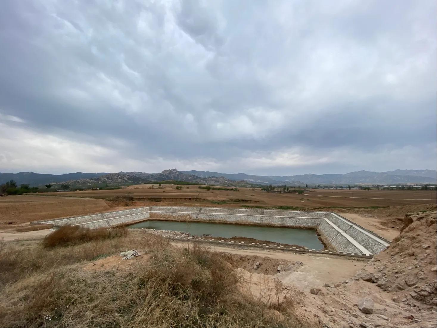 宁在殿前不在庙后是什么意思,宁住庙前不住庙后门