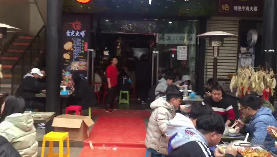 为什么那么多人排队吃烧烤,为什么好多人都要排队去吃