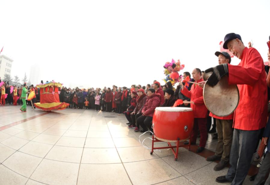 广元市老城小西街嘉陵广场,看看广场有多热闹