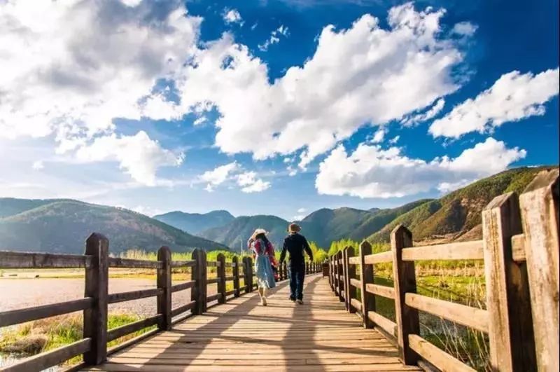 泸沽湖哪个村篝火晚会最好玩,泸沽湖好玩还是玉龙雪山好玩
