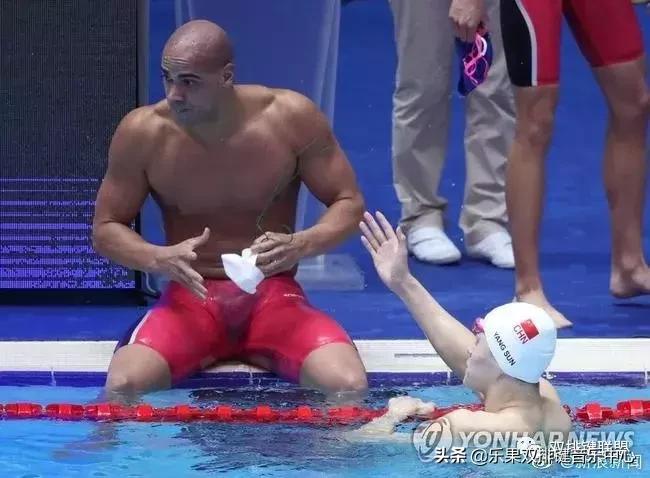 坚持不懈、超越自我，用双排键诠释体育精神