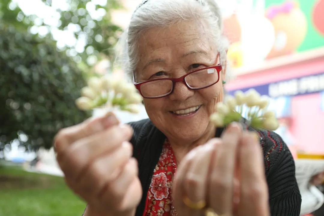 外国人说comebuy是什么意思啊,老外说cometome啥意思