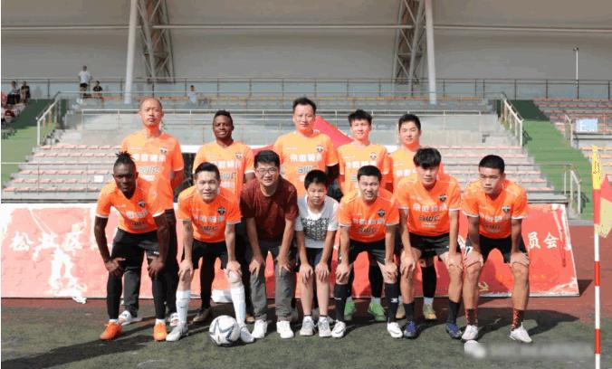 佘微佐恩足球队(SWC赞助)拿到2021松江甲级联赛冠军