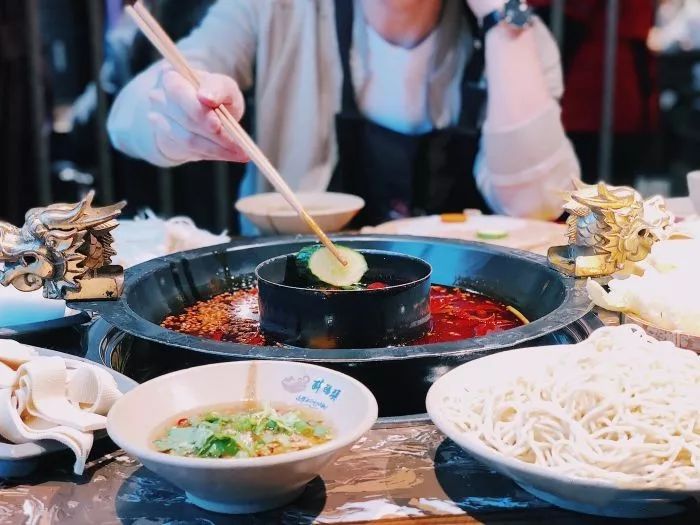 精品老火锅4人餐只要128元,江汉路牛肉火锅39.9双人餐