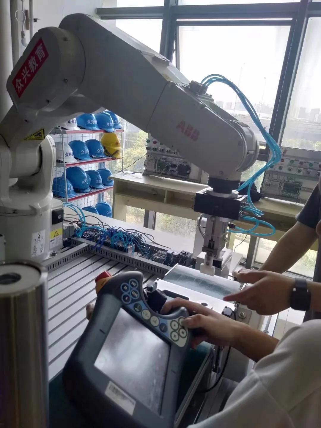 免费试学机器人PLC自动化课程