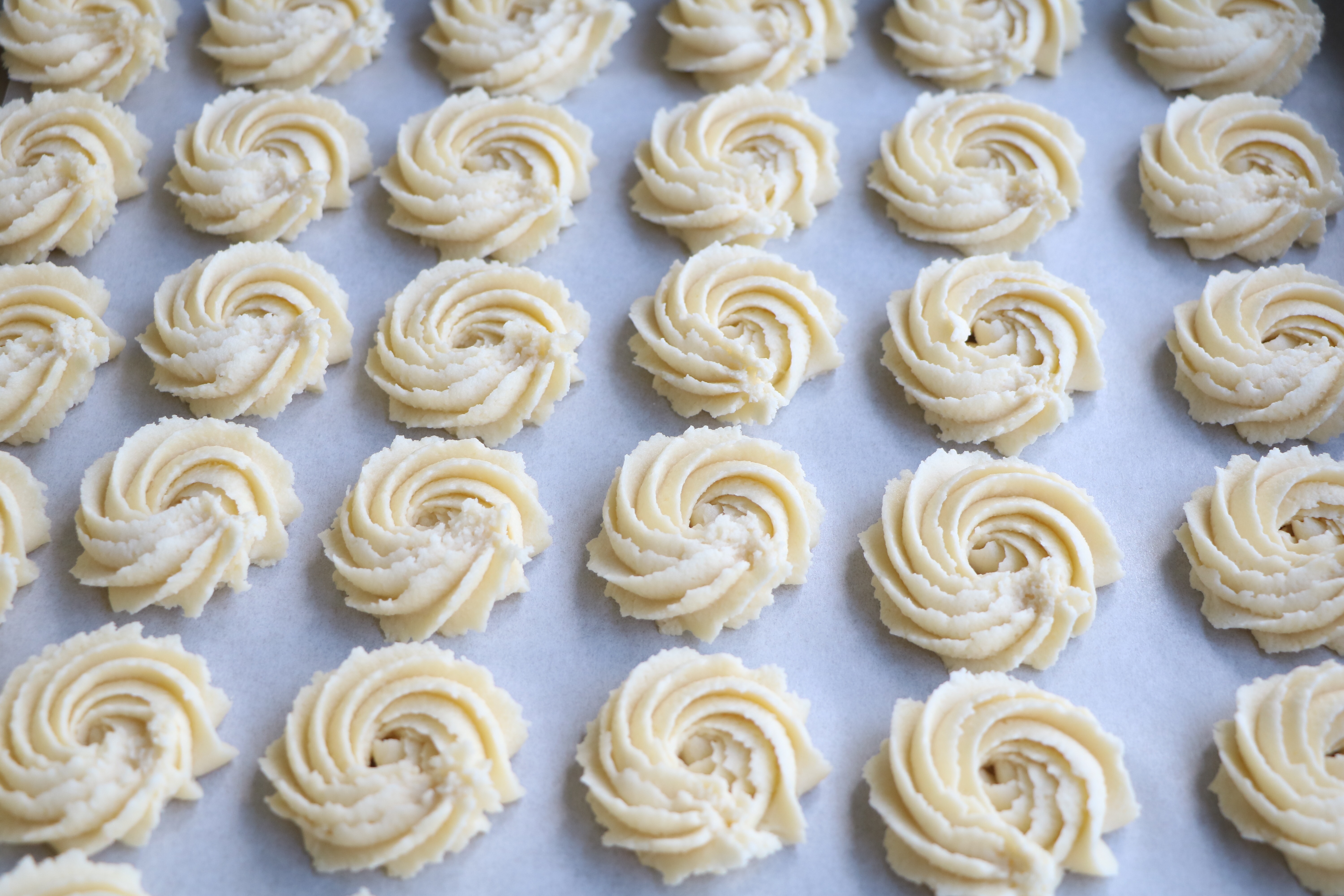 简单曲奇饼干做法不用低筋面粉,怎么做简单又方便懒人的曲奇饼干