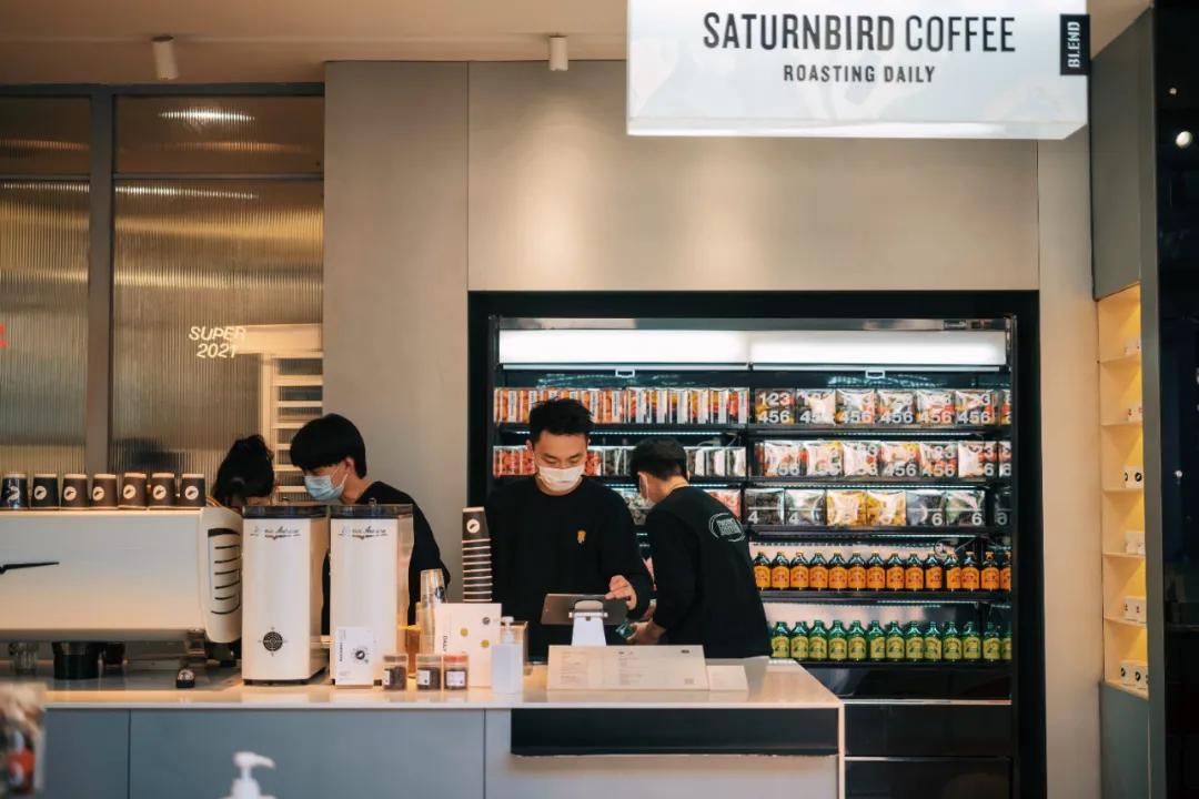 把繁华踩在脚下,将吃喝囊括周边。去长沙要住地标里