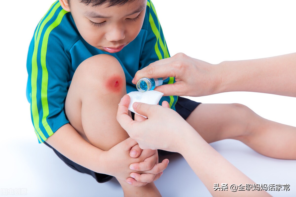 幼儿园孩子之间玩耍受伤了谁负责,孩子在幼儿园受伤留疤怎么处理