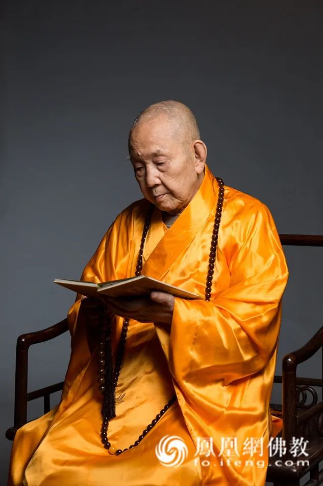 103岁高僧圆寂身影悬在空中,103岁高僧