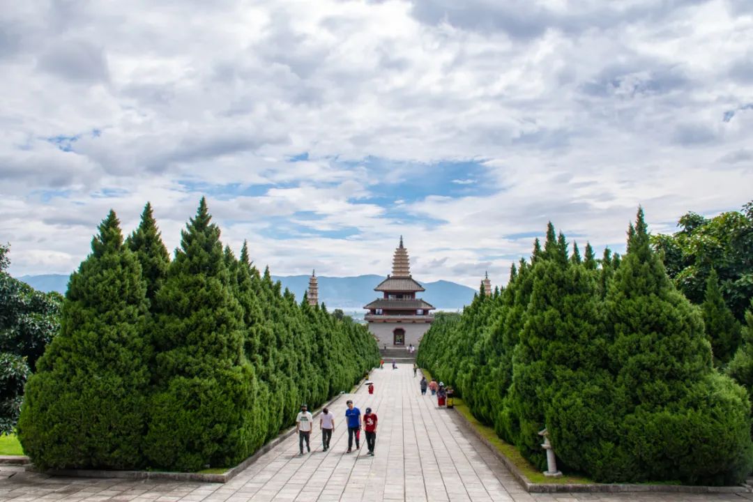 特殊时期的大理三塔,大理崇圣寺三塔南诏风情岛