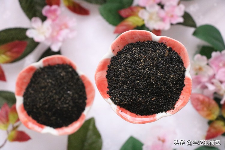 教你黑芝麻养生又简单的吃法,黑芝麻怎么做芝麻丸简单