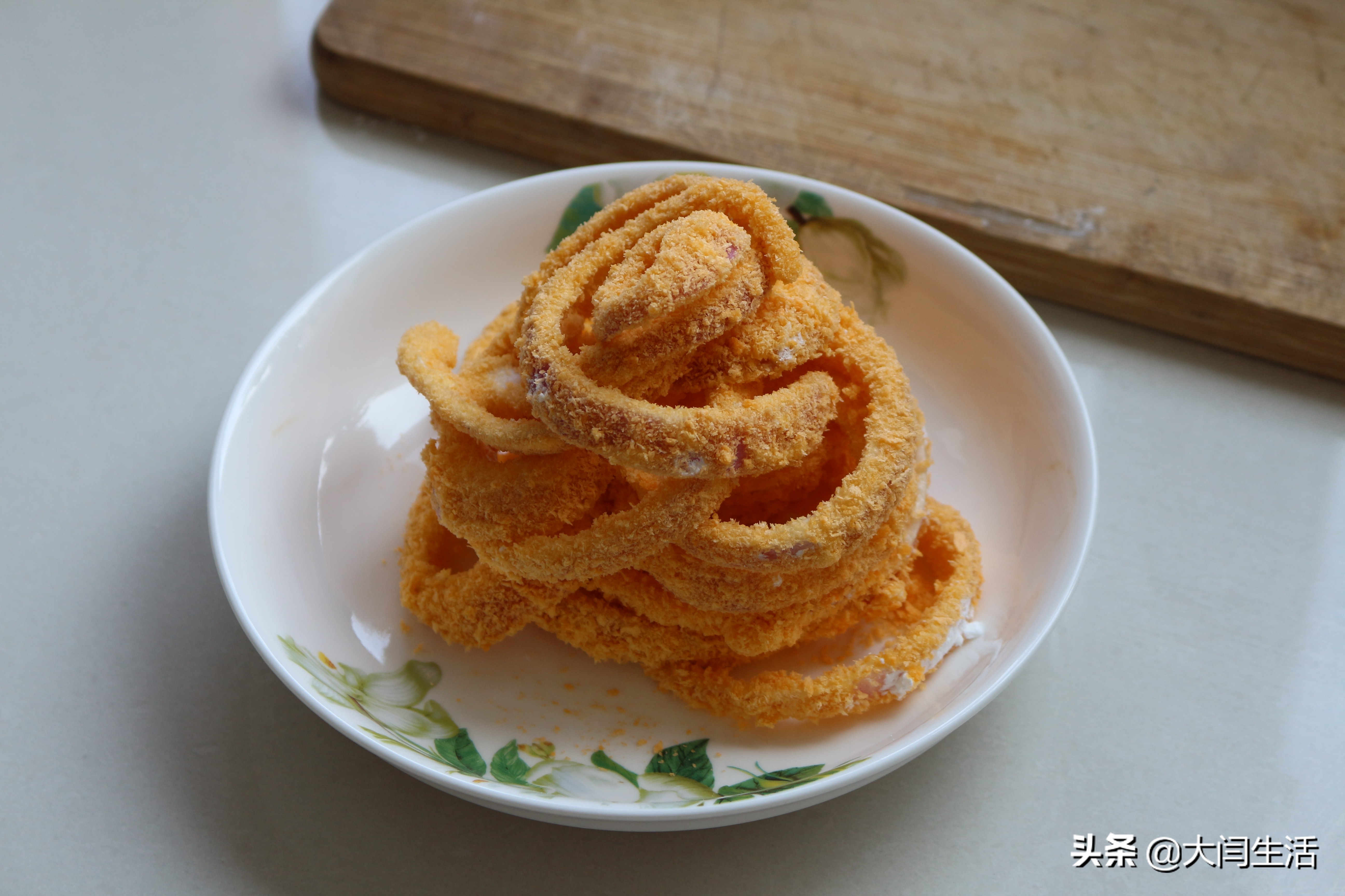 洋葱圈撒孜然还是蘸着番茄酱吃,炸洋葱圈热油还是凉油