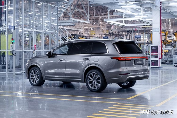 十万家用7座性价比最高的suv推荐,这2款高大威猛的同门7座suv你选谁