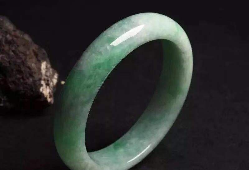 翡翠怎么买比较靠谱,买翡翠怕被坑从哪里买最好