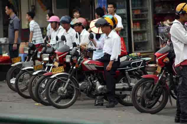 摩的司机打工,摩的拉客一个月能赚多少钱