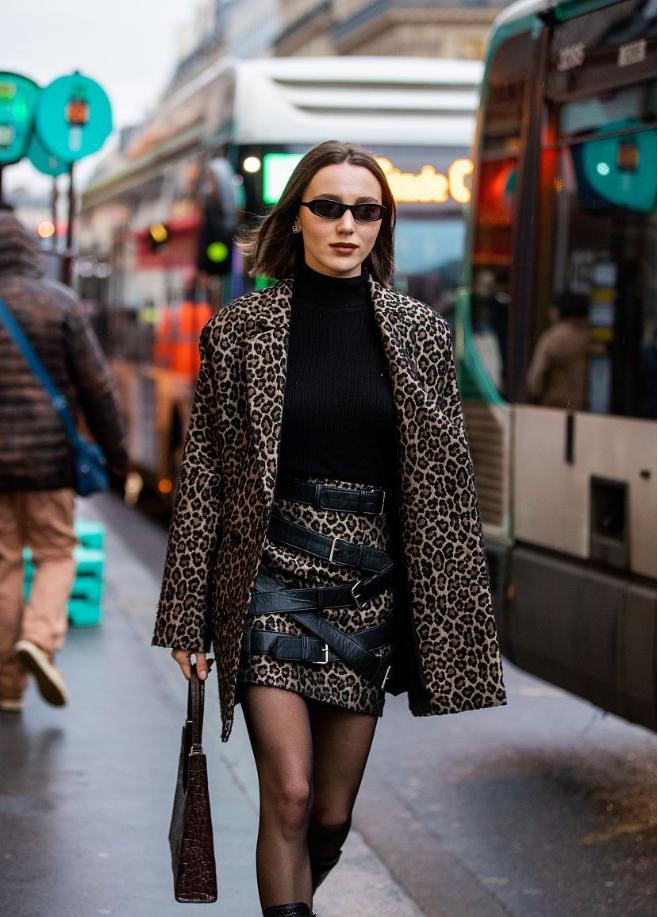 黄皮咖色显白,咖啡色黄皮