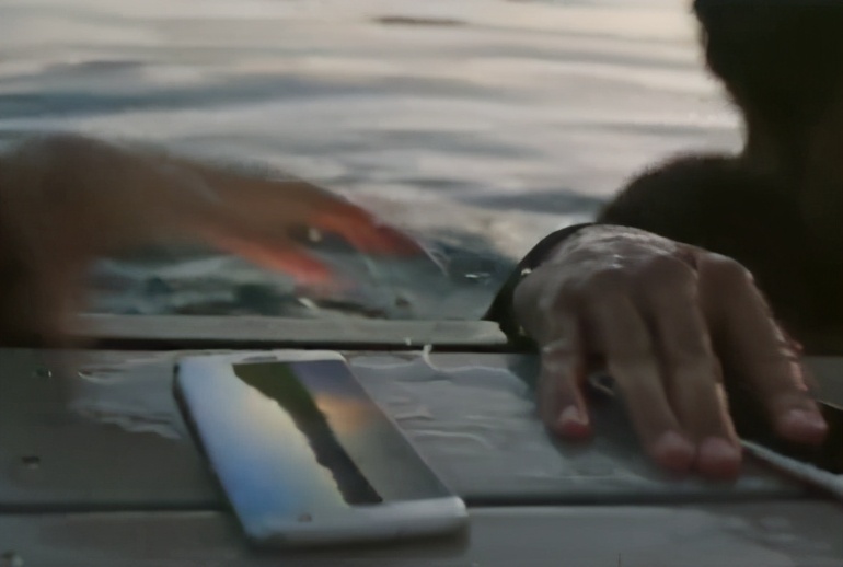 最经典的互黑广告:三星手机VS苹果手机,但却说的是事实