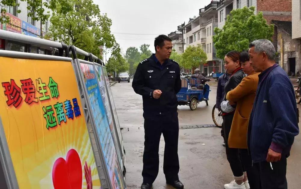 八一特辑退伍不褪色警营守初心,八一特辑兵在警营