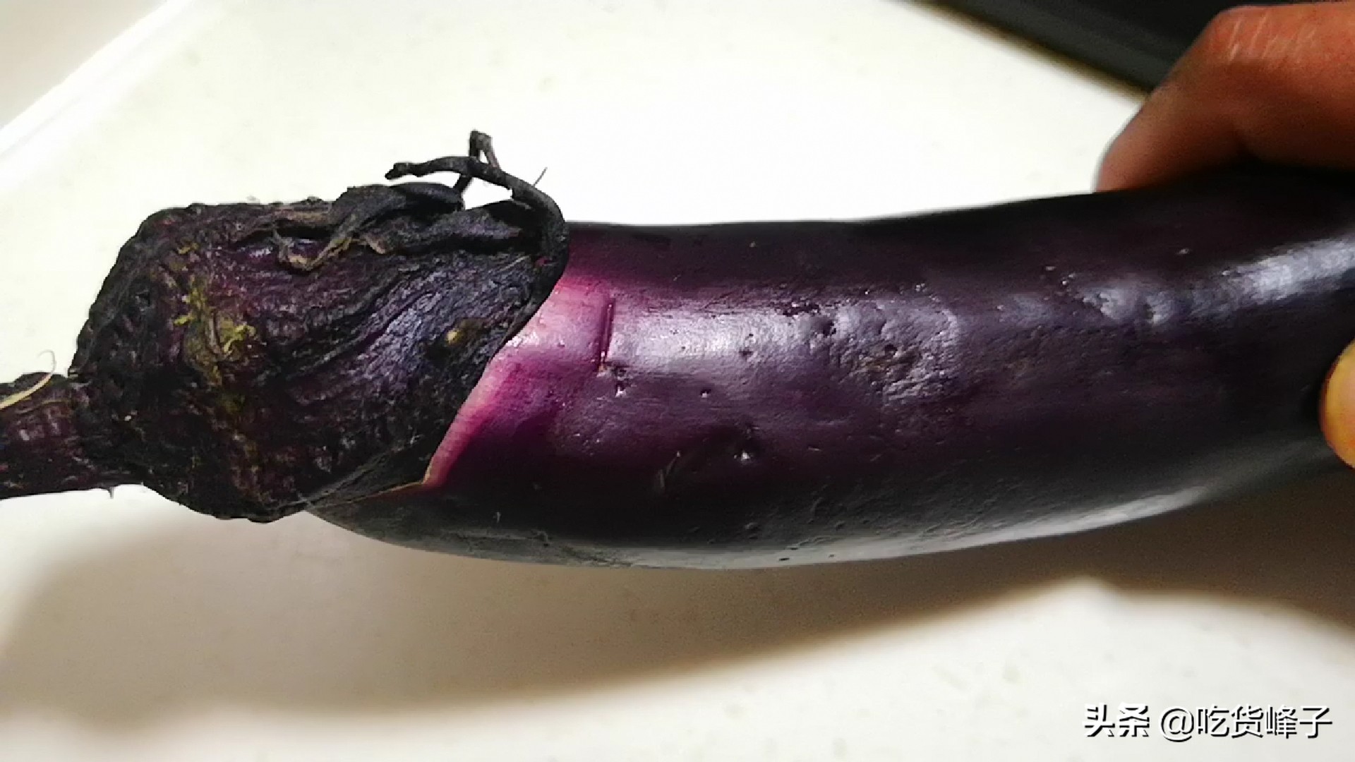 买长茄子是直的好还是弯的好 (买茄子选直的还是弯的看准这3点)