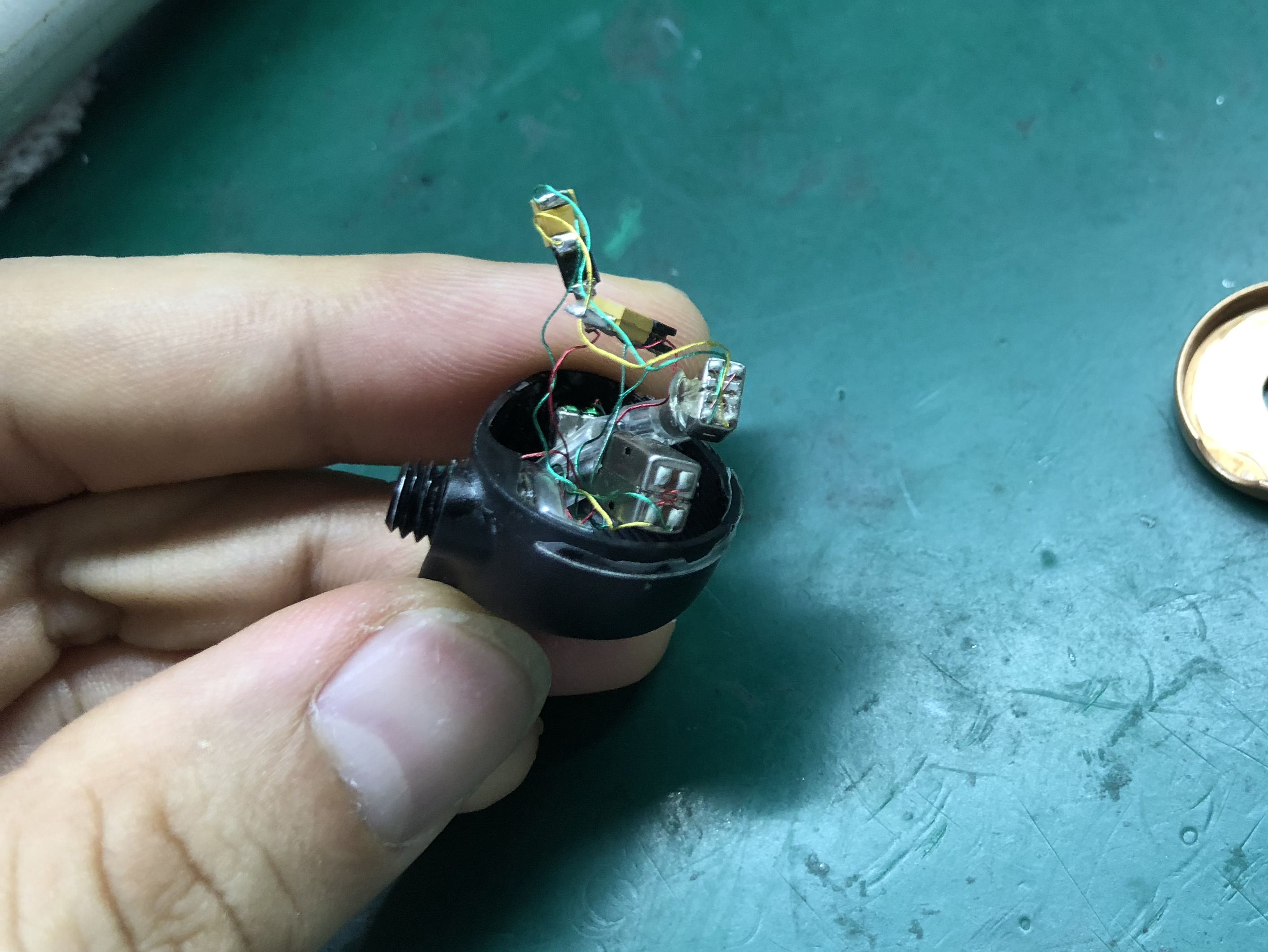 美国手工，艾利和JHROSIE动铁6单元耳机听感与偏音的拆解分析