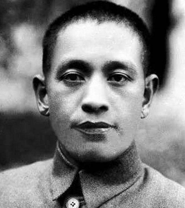 抗日战争中的飞将军，战场上数次逃跑，享年103岁，其子是影星