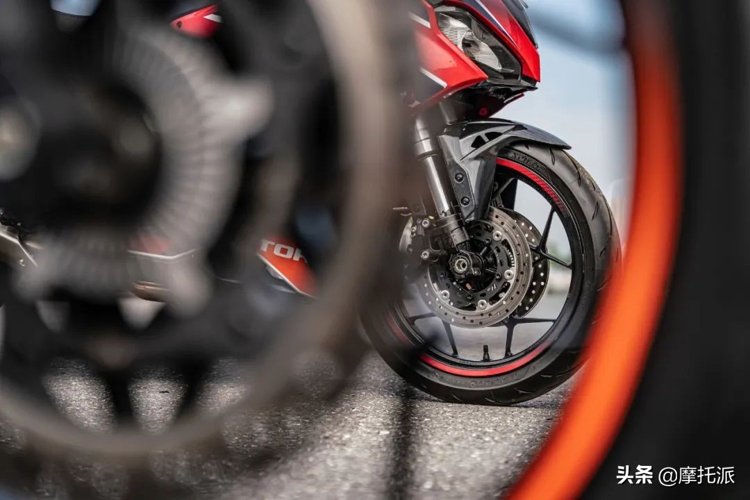 QJMOTOR赛350正式上市，28999元的全新双缸跑车入列