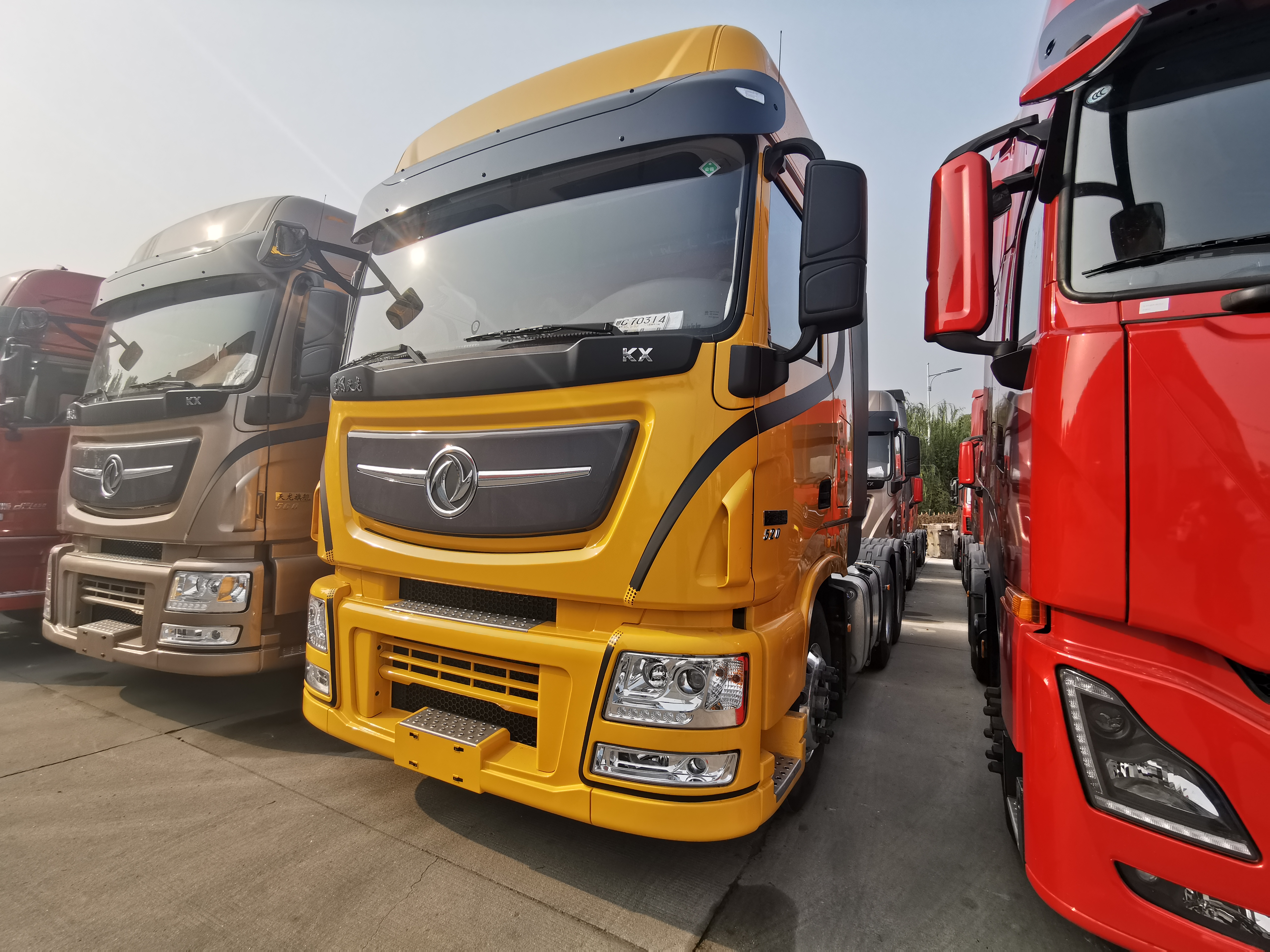 20年东风天龙新启航520重型牵引车,卡车大黄蜂