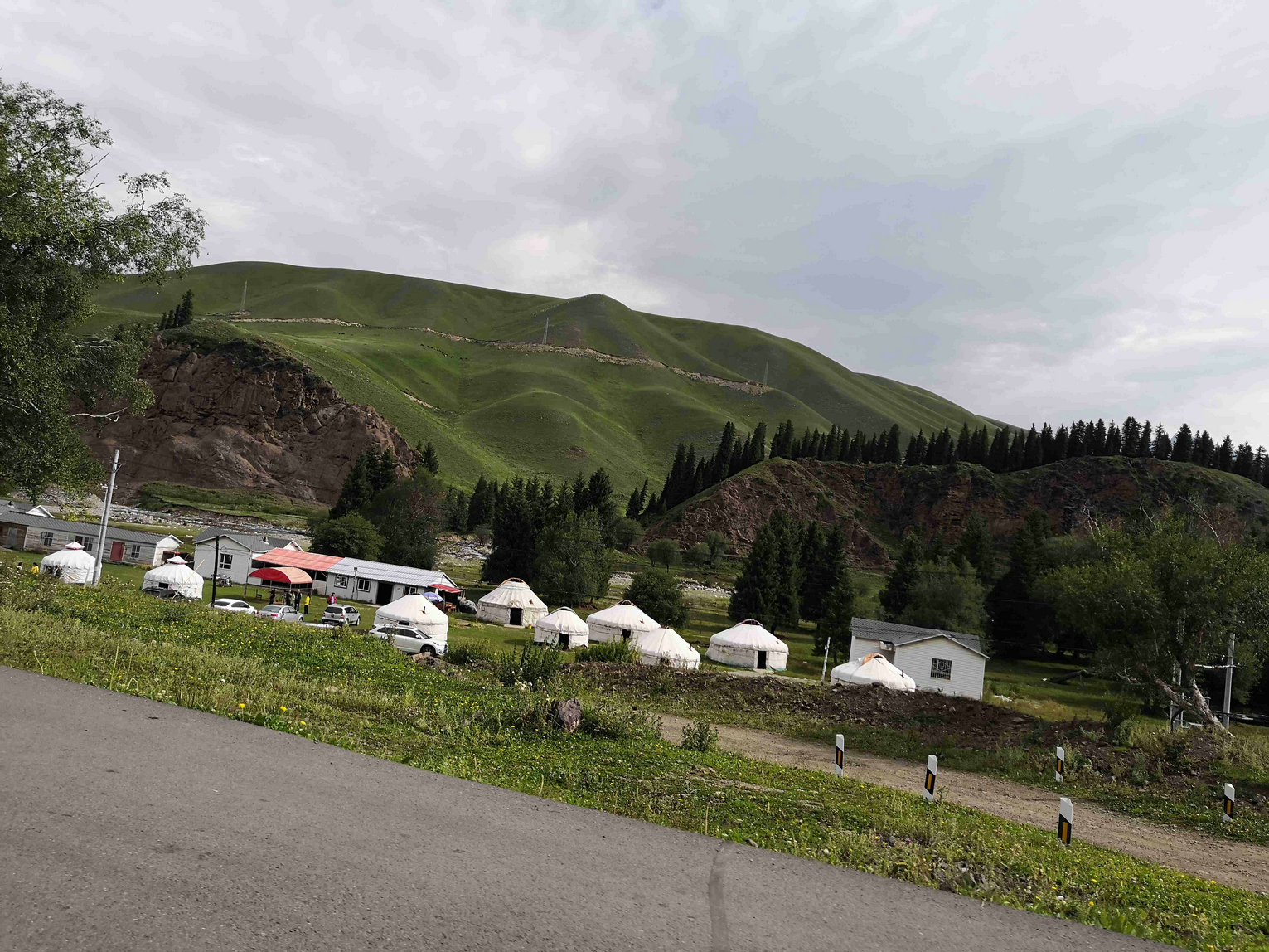 *疆新**蒙古包旅店老板,看他一天的收入多少,一个月就抵我一年工资