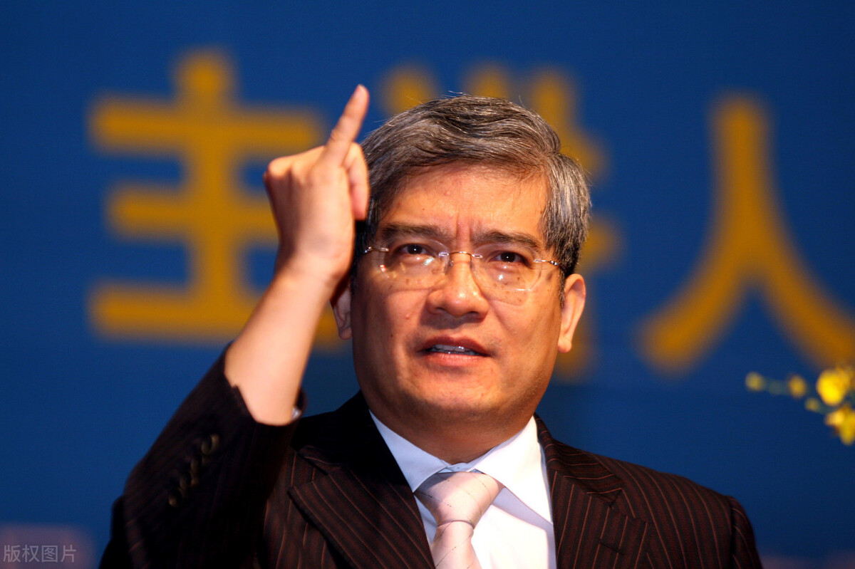 空姐和经济学教授谈个恋爱,经济学家郎教授让空姐背900万债务