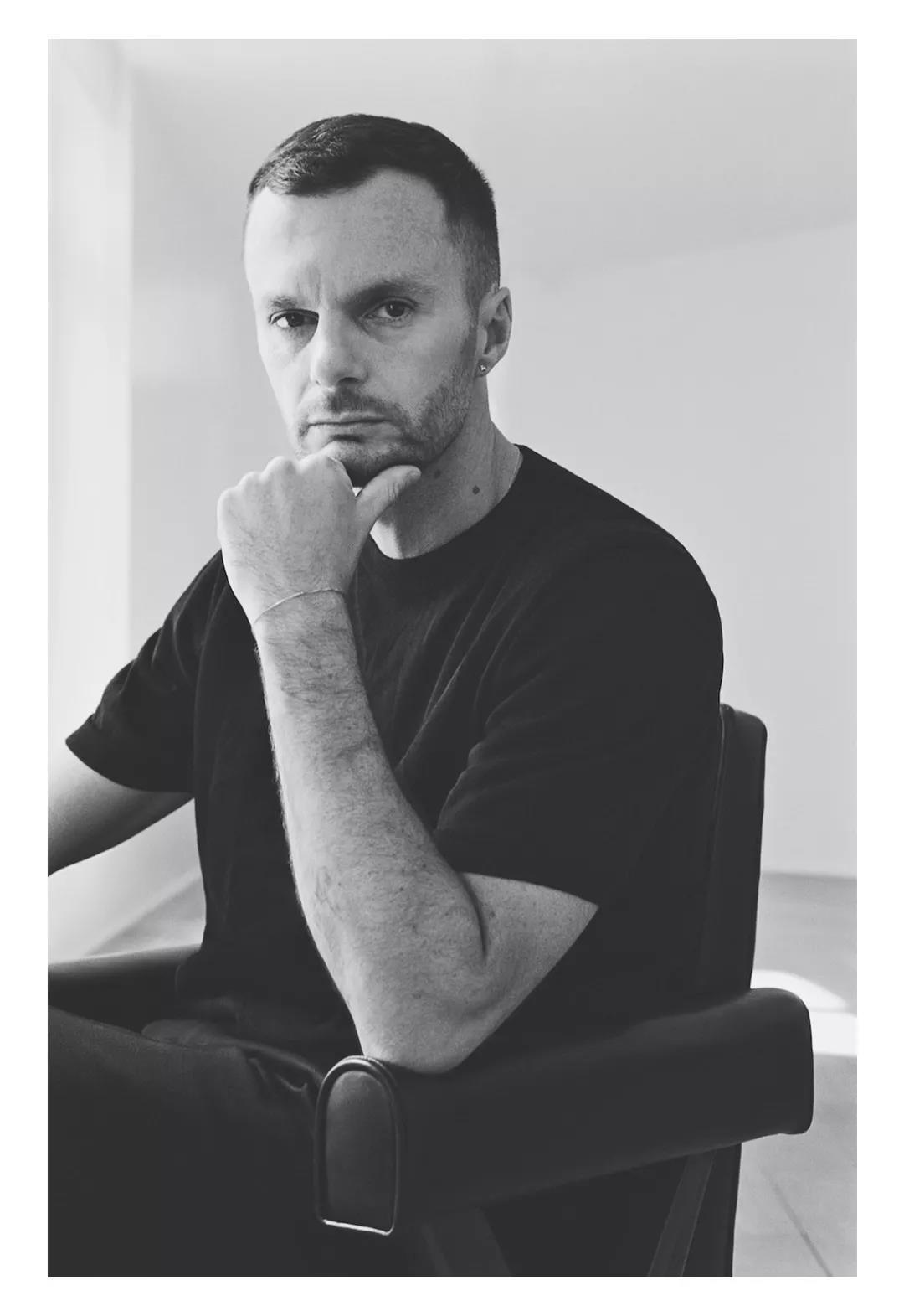 龙傲天一代,商界奇才龙傲天