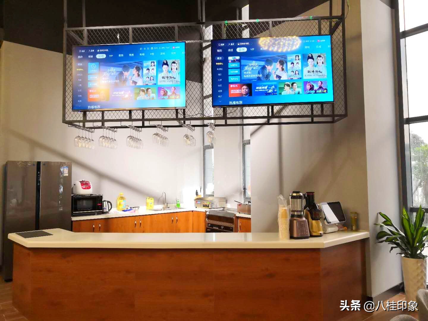 @爱购物的你，五一来钦州一站买遍全球好货，还有免费红酒喝！