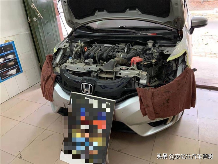 飞度改装前大灯位置稍差,飞度改装透镜大灯