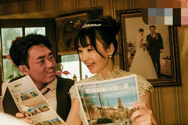 他曾离家出走,街头卖唱,今靠《屌丝男士》走红,屌丝逆袭成导演