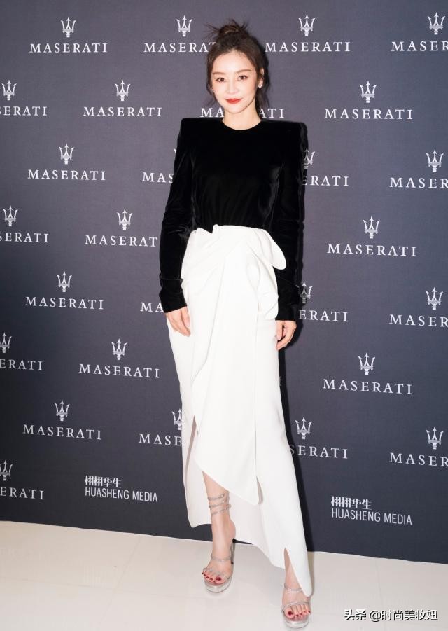 袁姗姗丝绒,袁姗姗一袭黑色丝绒连衣裙