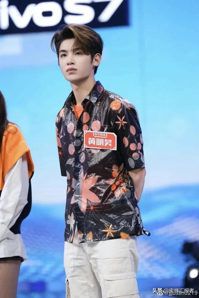 谈莉娜方回应穿假货p图,谈莉娜方回应穿高仿