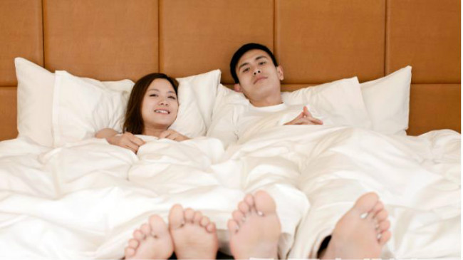 房事被孩子撞见该怎么处理？聪明的父母都这么做，尴尬瞬间化解