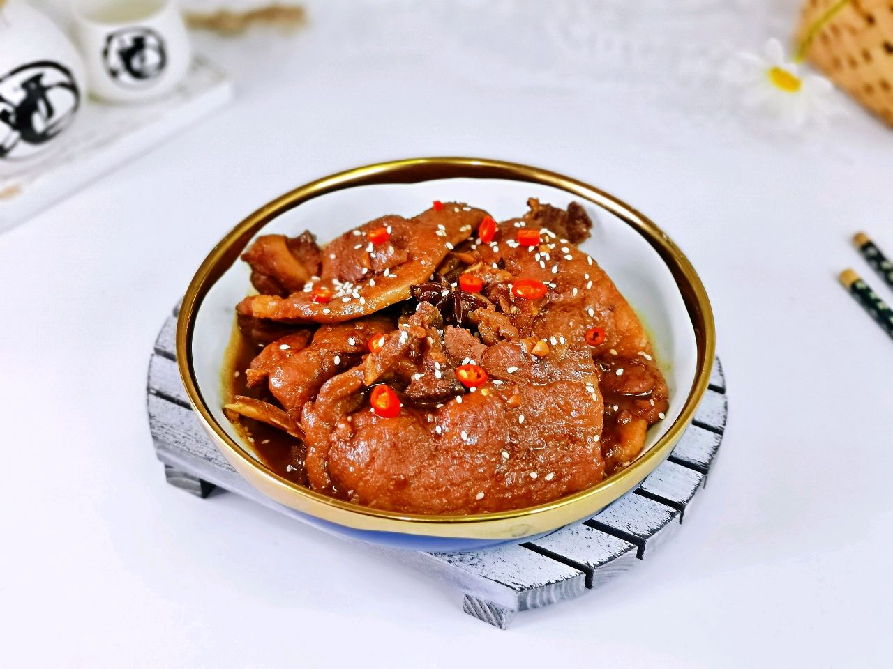 在家做正宗的上海秘制大排，肉香四溢，甜而不腻，好吃到停不下来