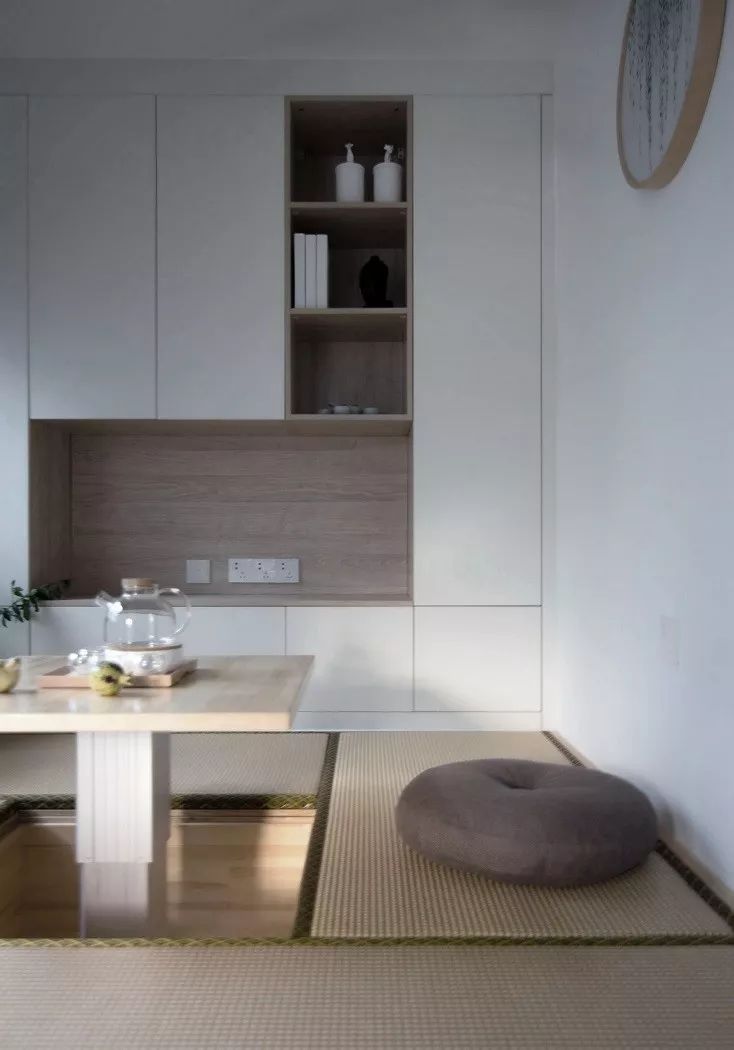 入户门正对洗漱台隔断,洗漱台正对过道