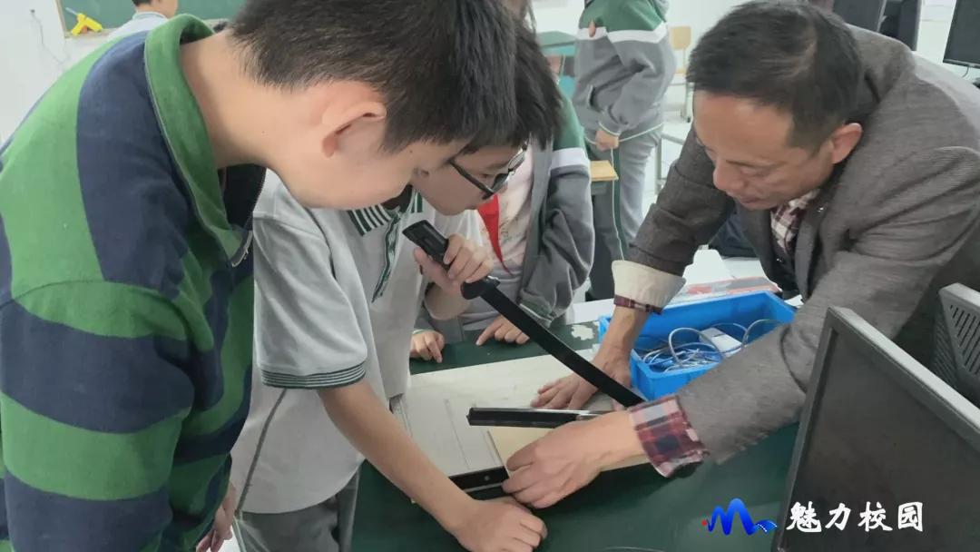 仿生机器人培训班,青少年机器人教育培训