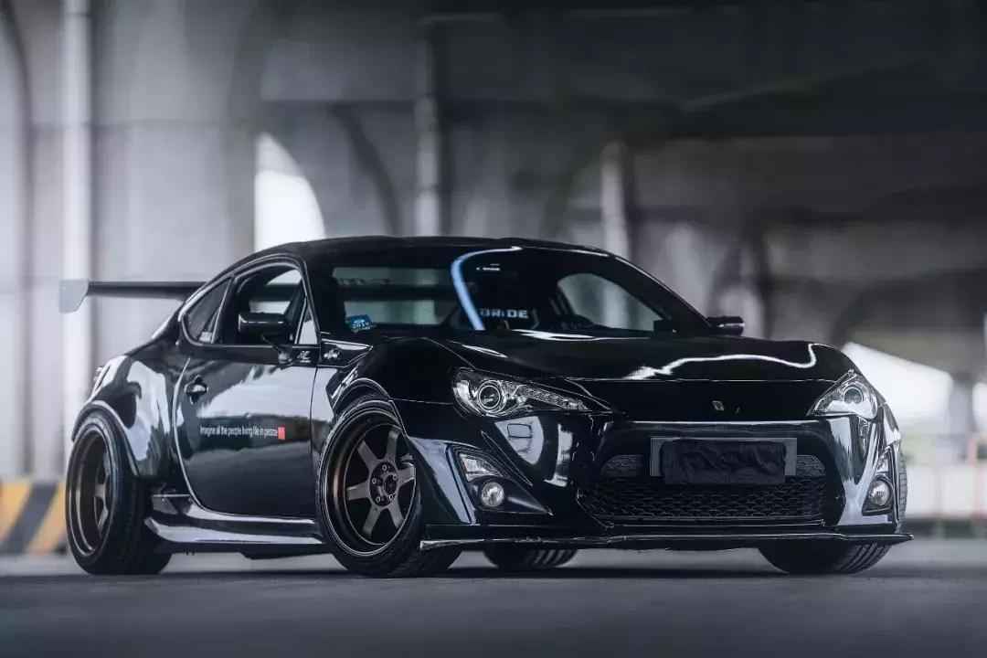 丰田86轮毂装18寸还是17寸好,丰田86加宽体