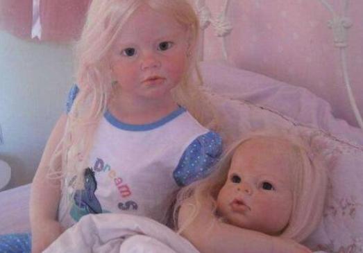 它总盯着我看,4岁女儿被1000元玩具吓哭,网友:换谁谁都怕