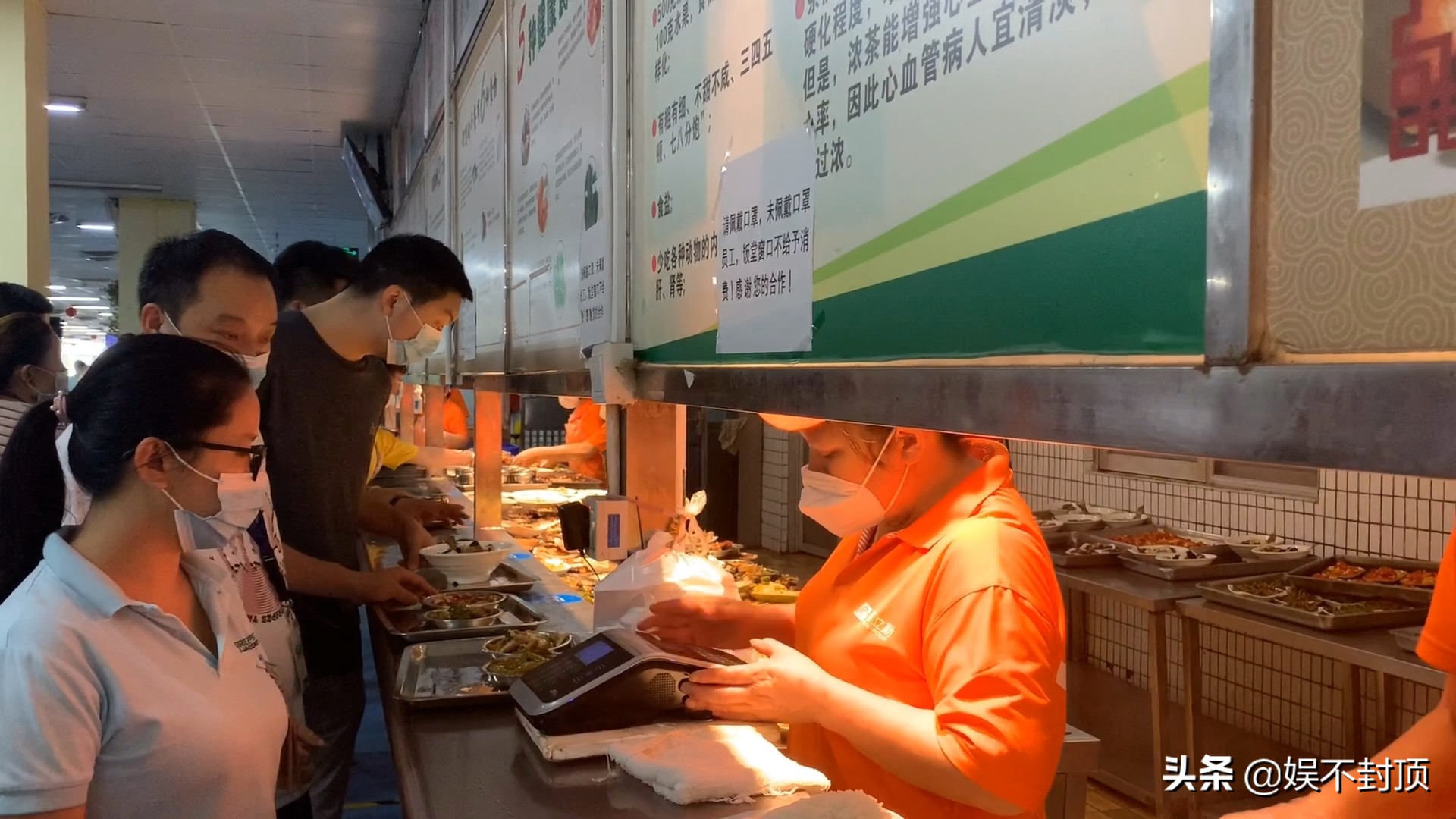 工厂工资8000得加班多少小时,电子厂每天加班10点工资6000