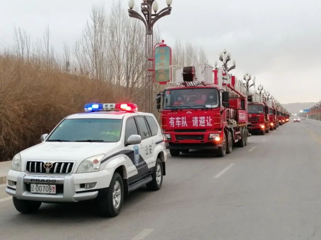 穿越酷暑与严寒,跨过荒漠与雪山,一路守护,盘锦“铁流护航队”威武