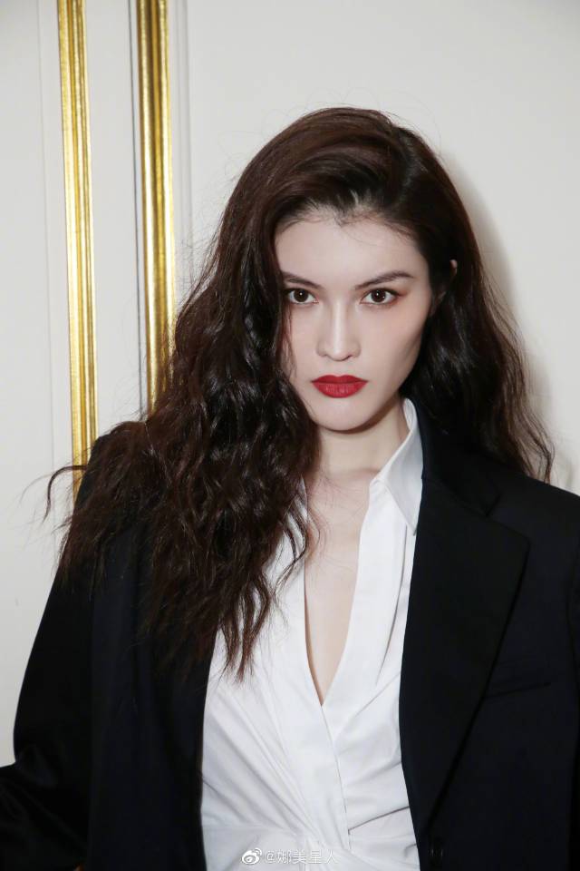 平胸女生穿什么衣服好看,平胸高级感禁欲系