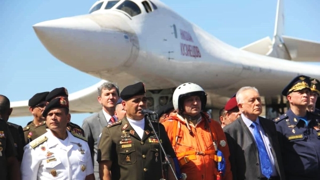 英国重磅消息：*取盗**俄军图-160战略轰炸机情报卖给美国和以色列